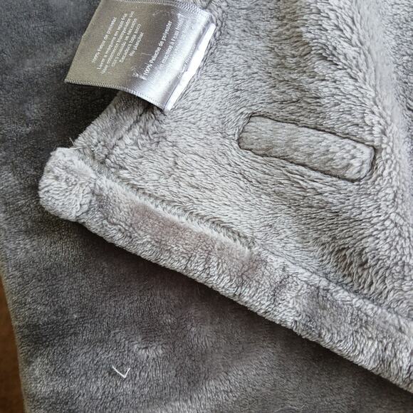 Columbia Super Soft Plush Throw Blanket Boulder dark gray 50 x 60 inches grey - Picture 12 of 13